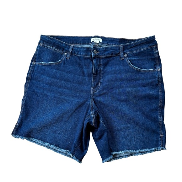 M Jeans By Maurice’s Classic Bermuda Shorts 22W Original Fit Stretch Dark Wash - Picture 2 of 7